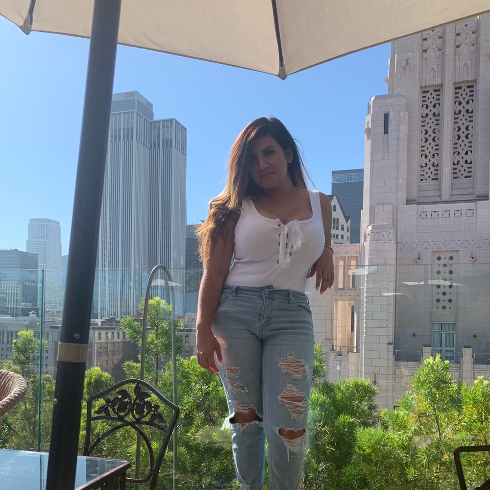 Meet your Posher, Cassandra